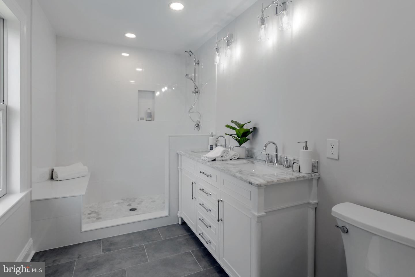 220 Strathmore Rd