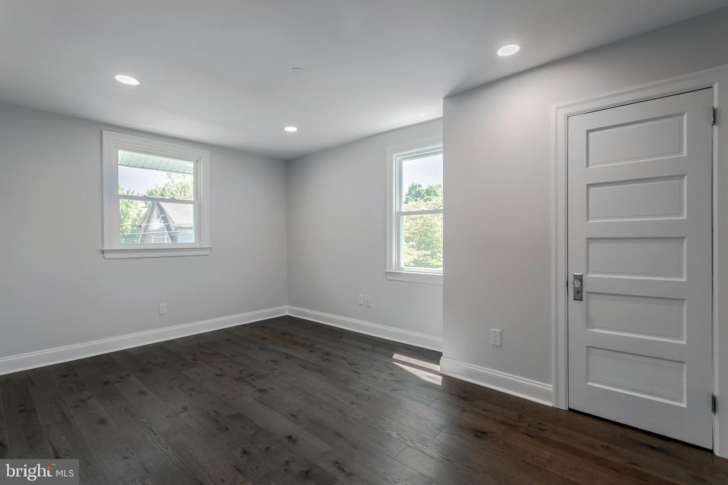 220 Strathmore Rd
