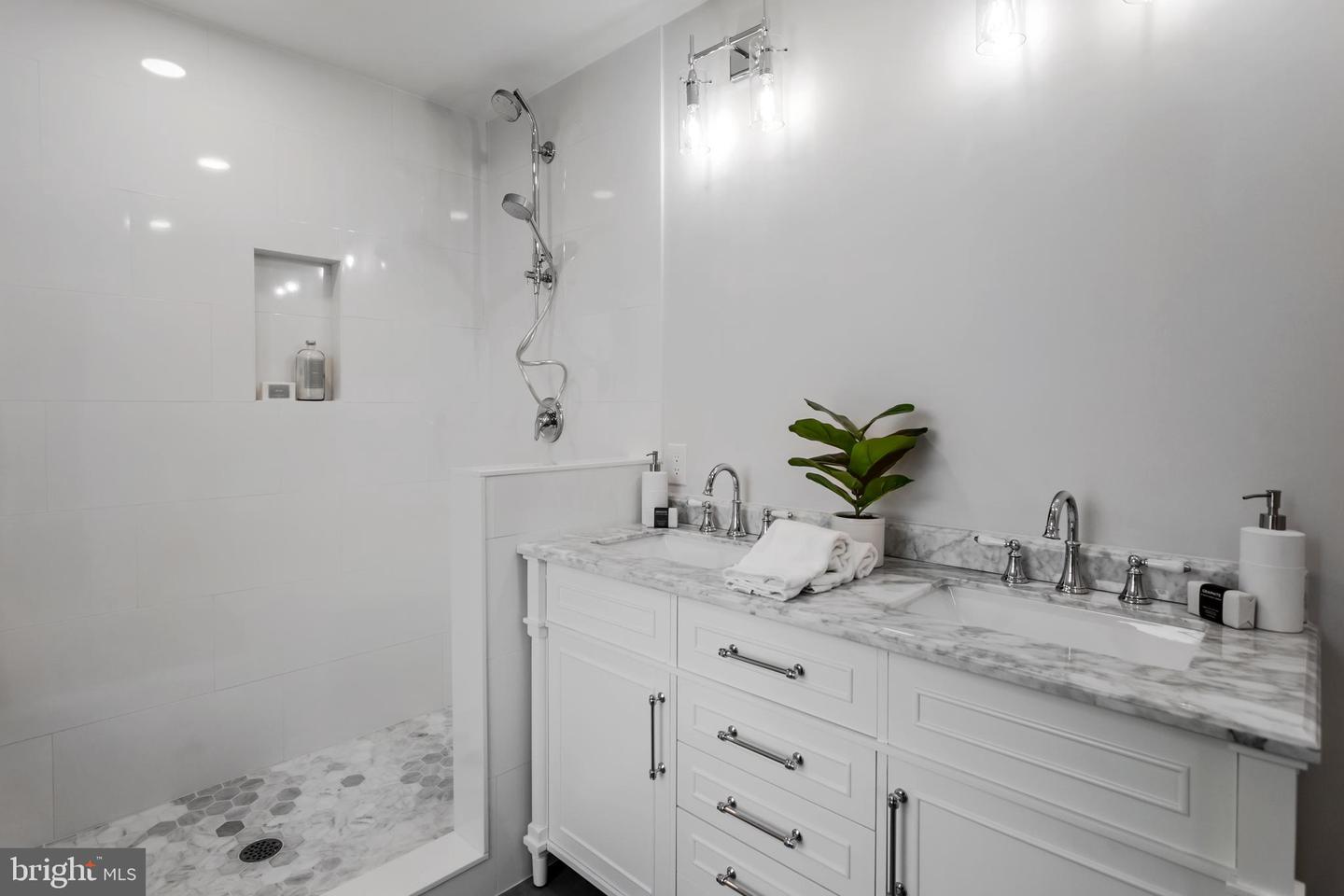220 Strathmore Rd