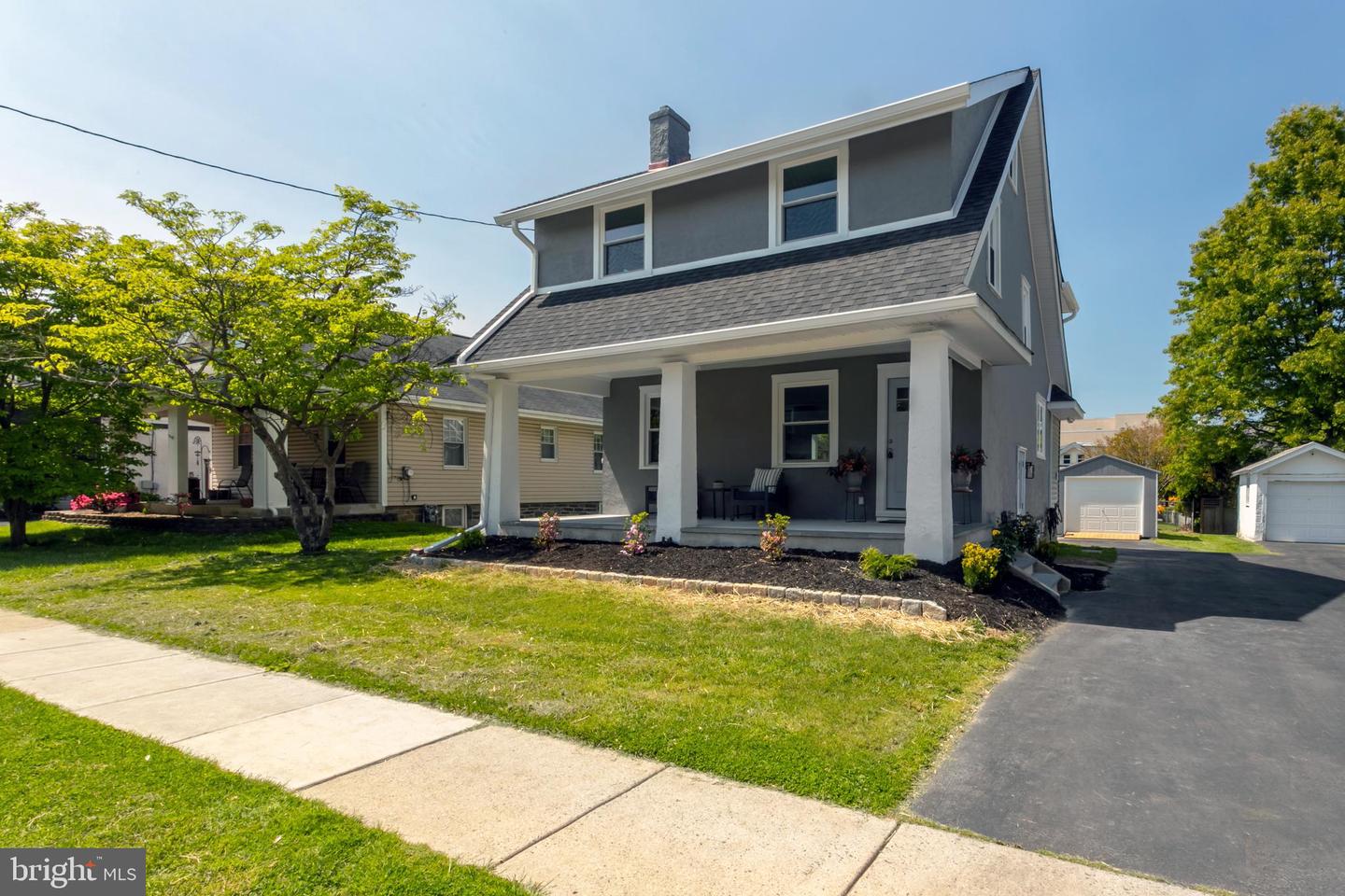 220 Strathmore Rd