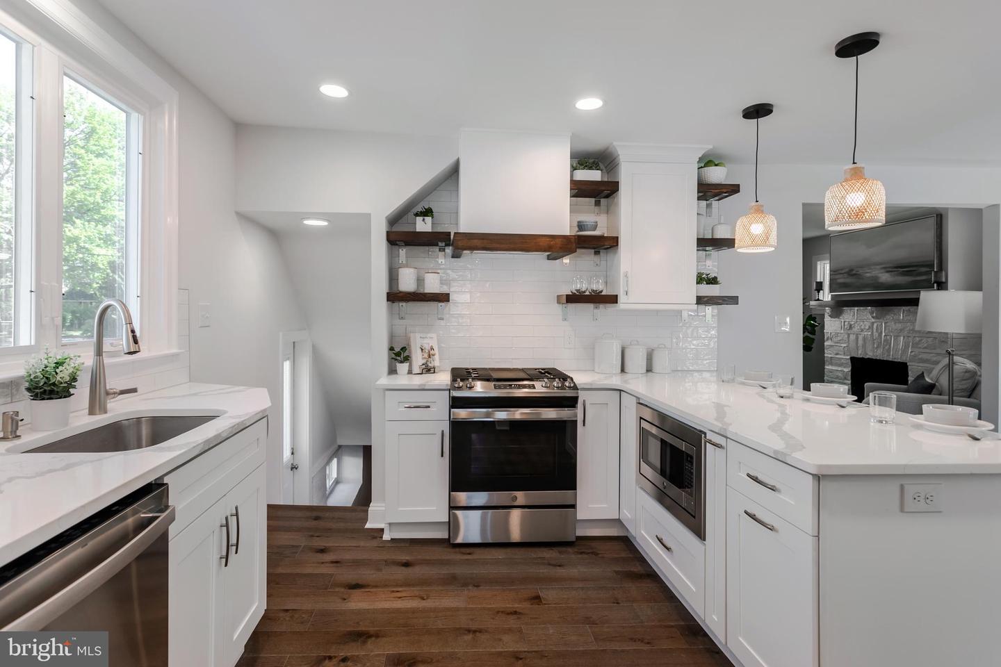220 Strathmore Rd