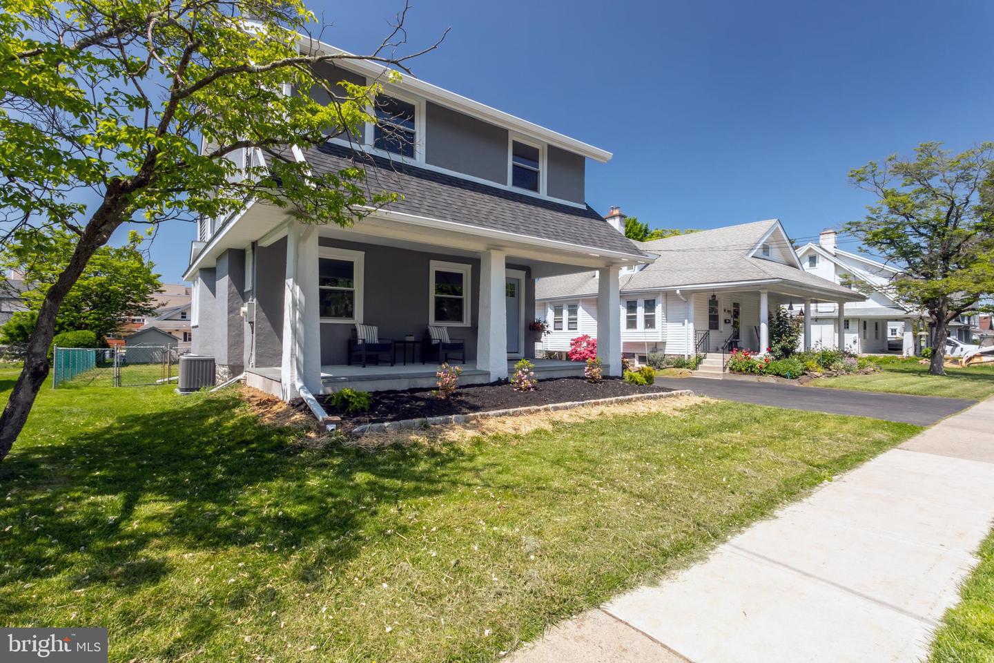 220 Strathmore Rd