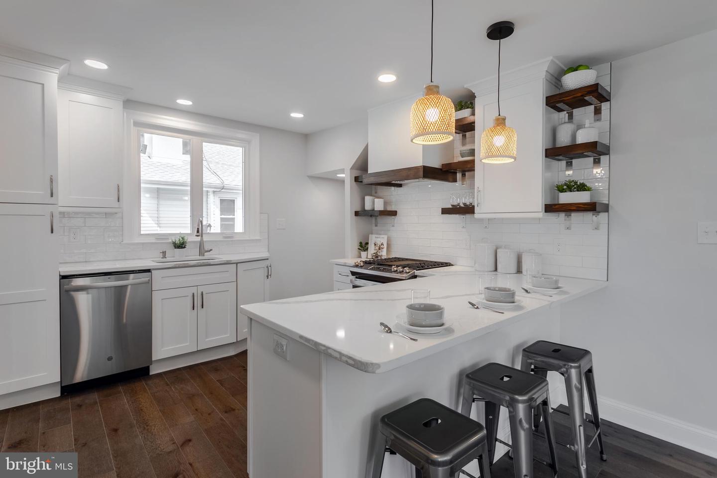 220 Strathmore Rd
