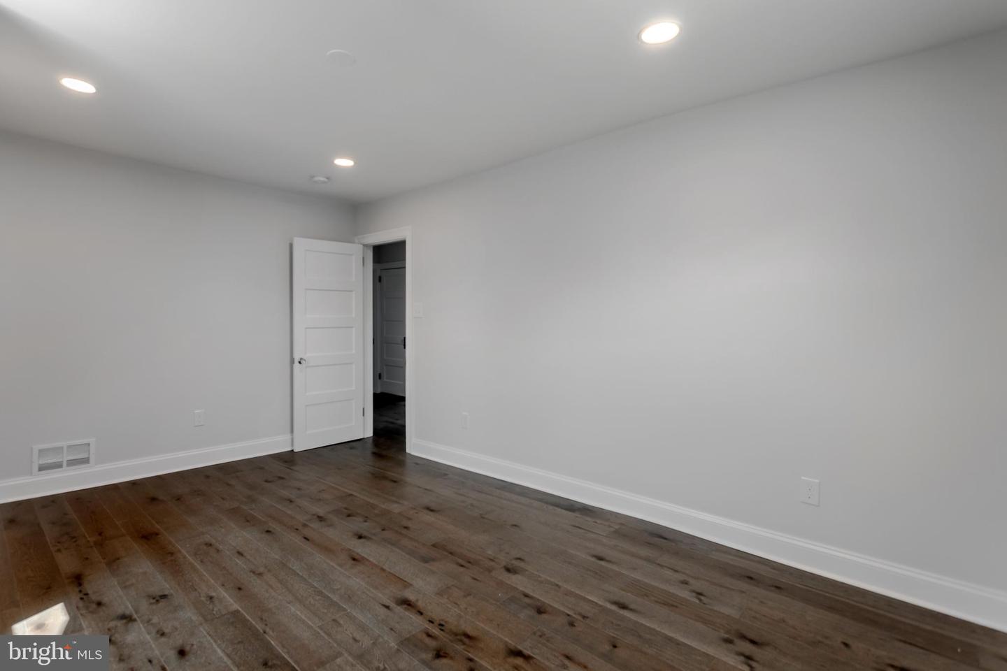 220 Strathmore Rd