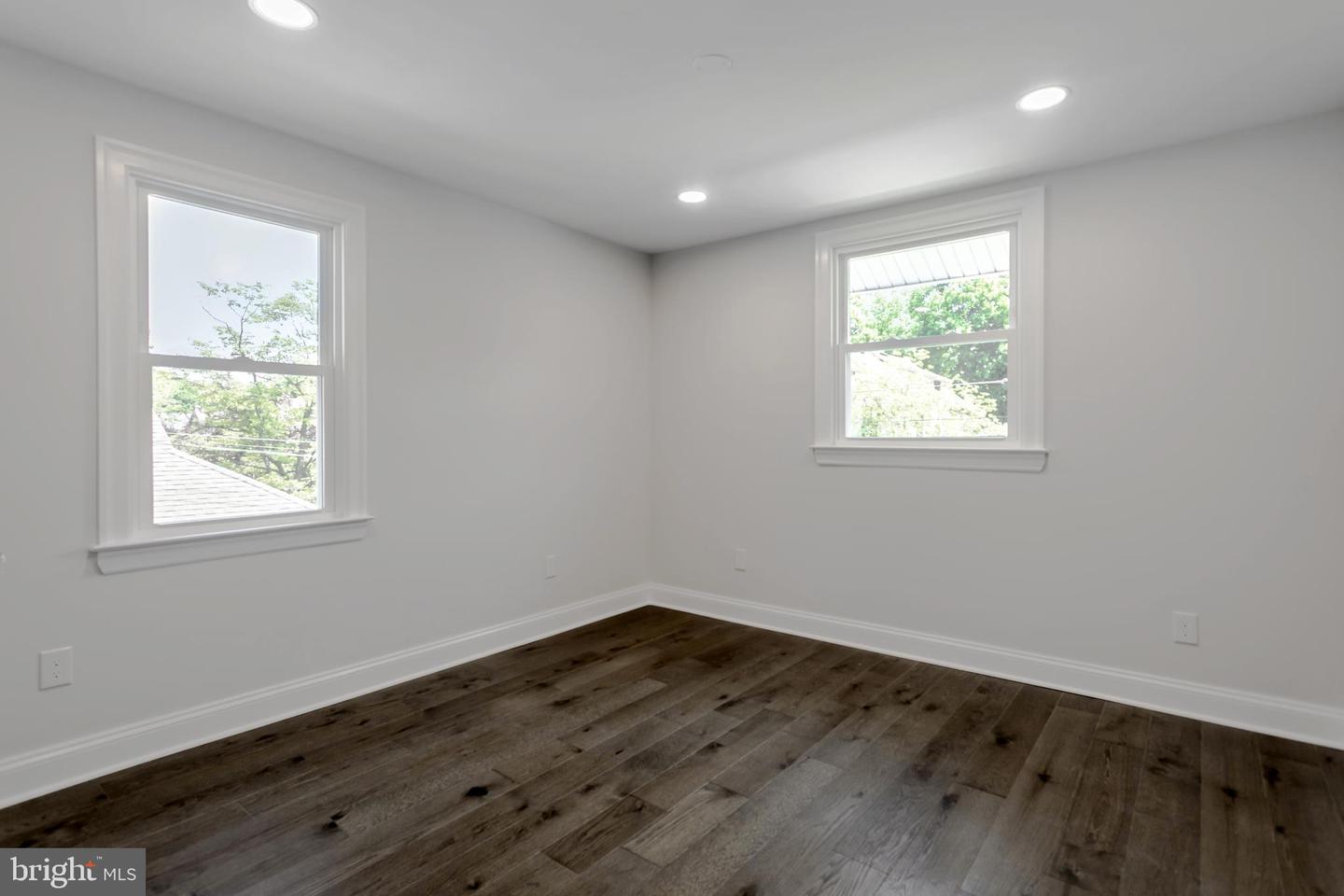 220 Strathmore Rd