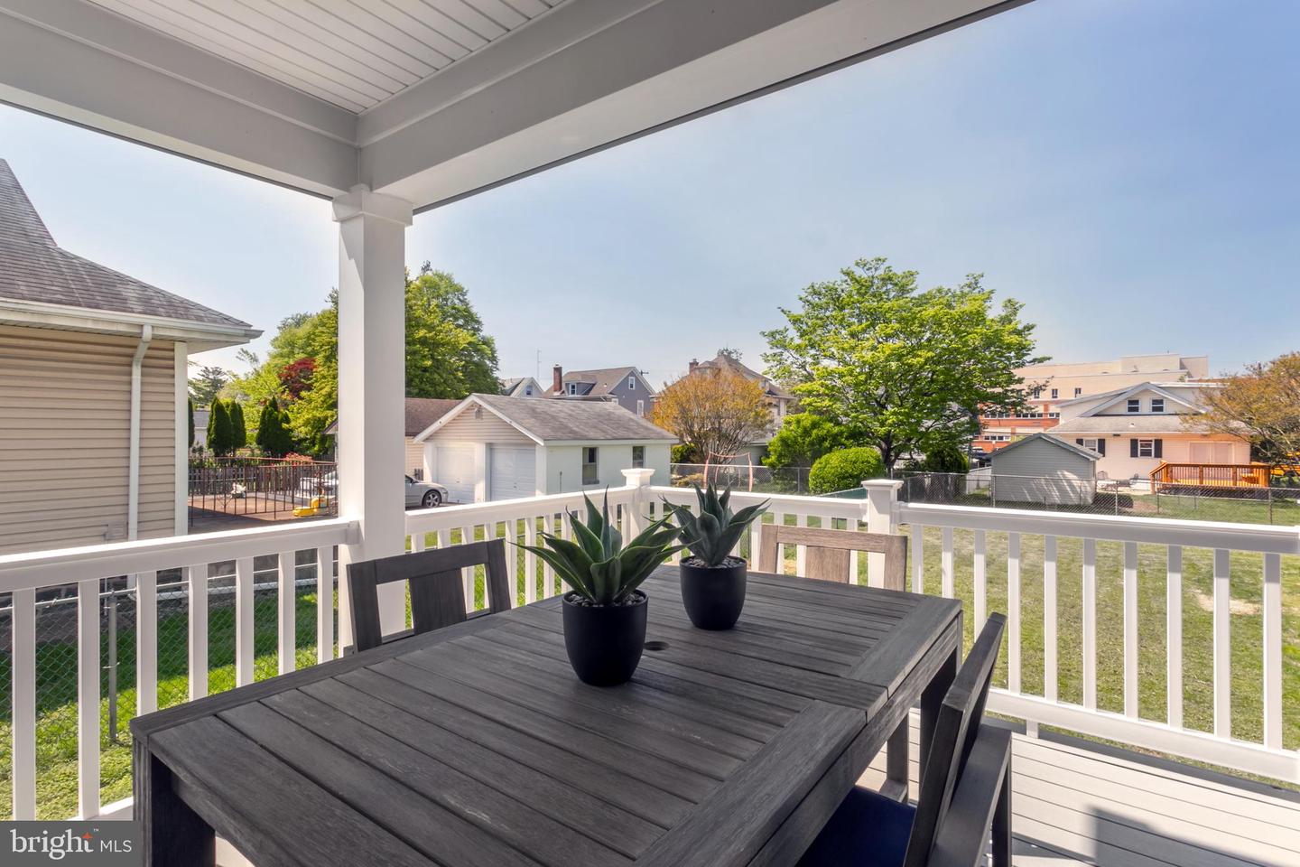 220 Strathmore Rd