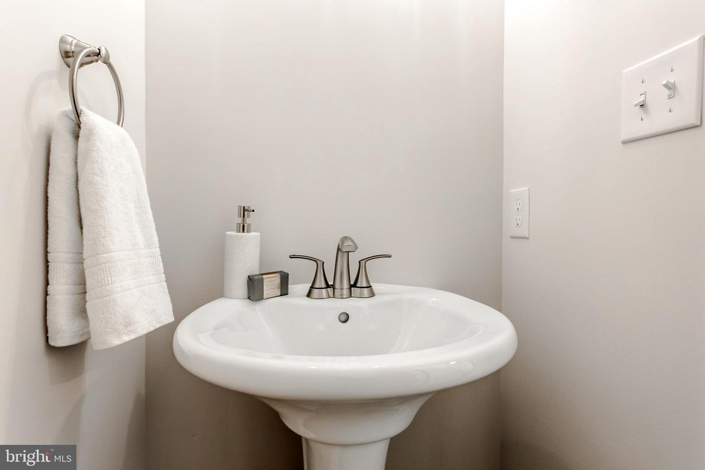 220 Strathmore Rd
