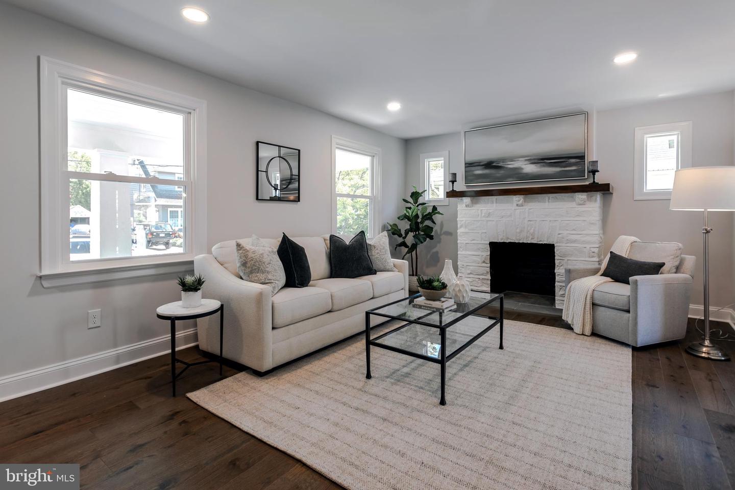 220 Strathmore Rd