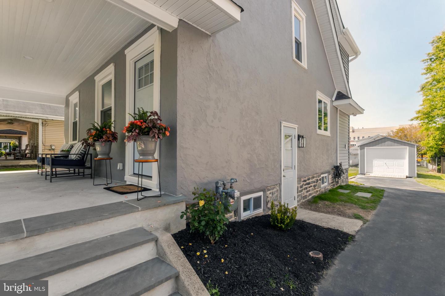 220 Strathmore Rd