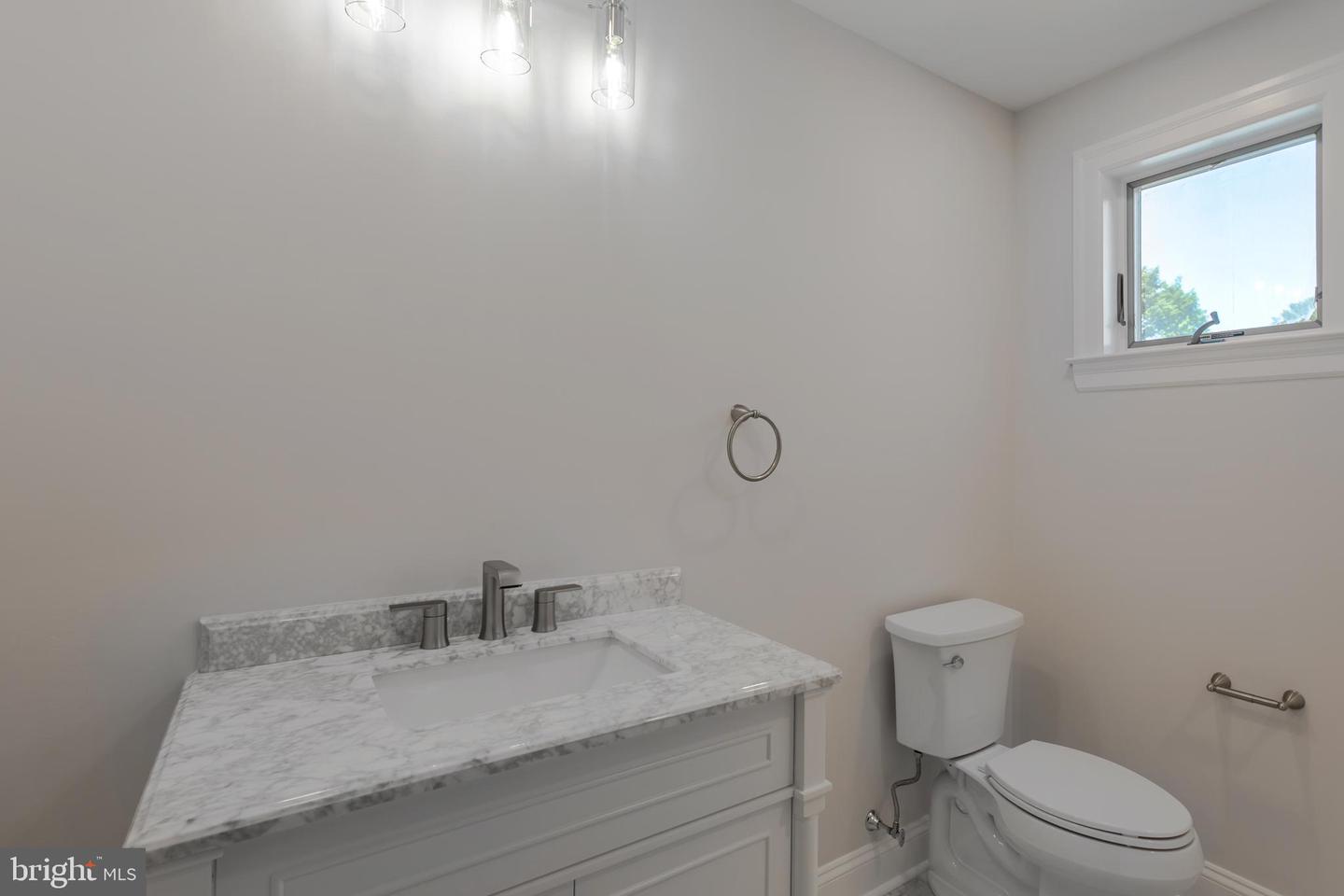 220 Strathmore Rd