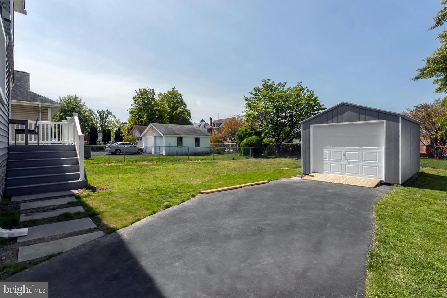 220 Strathmore Rd