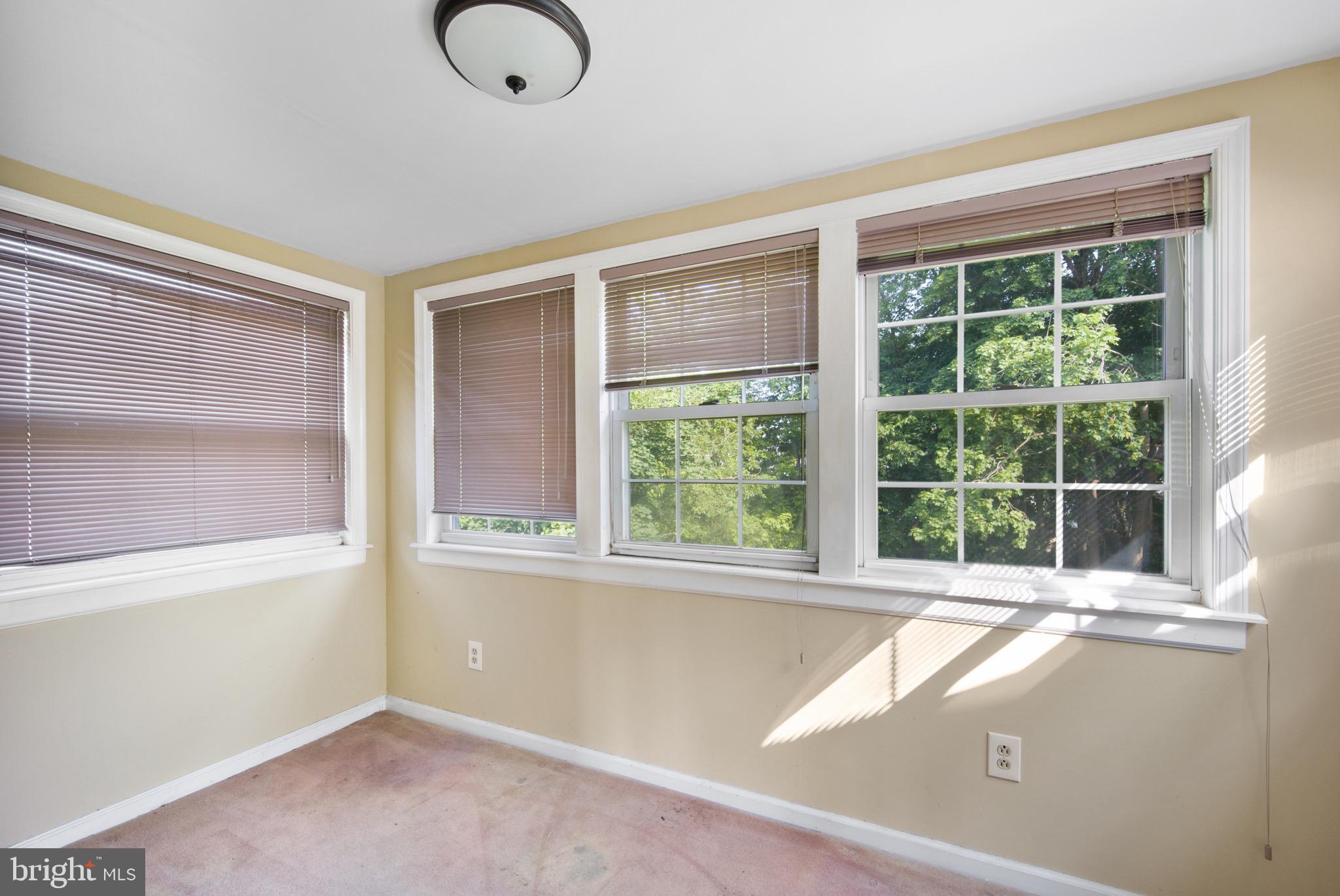 119 W Chester Pike