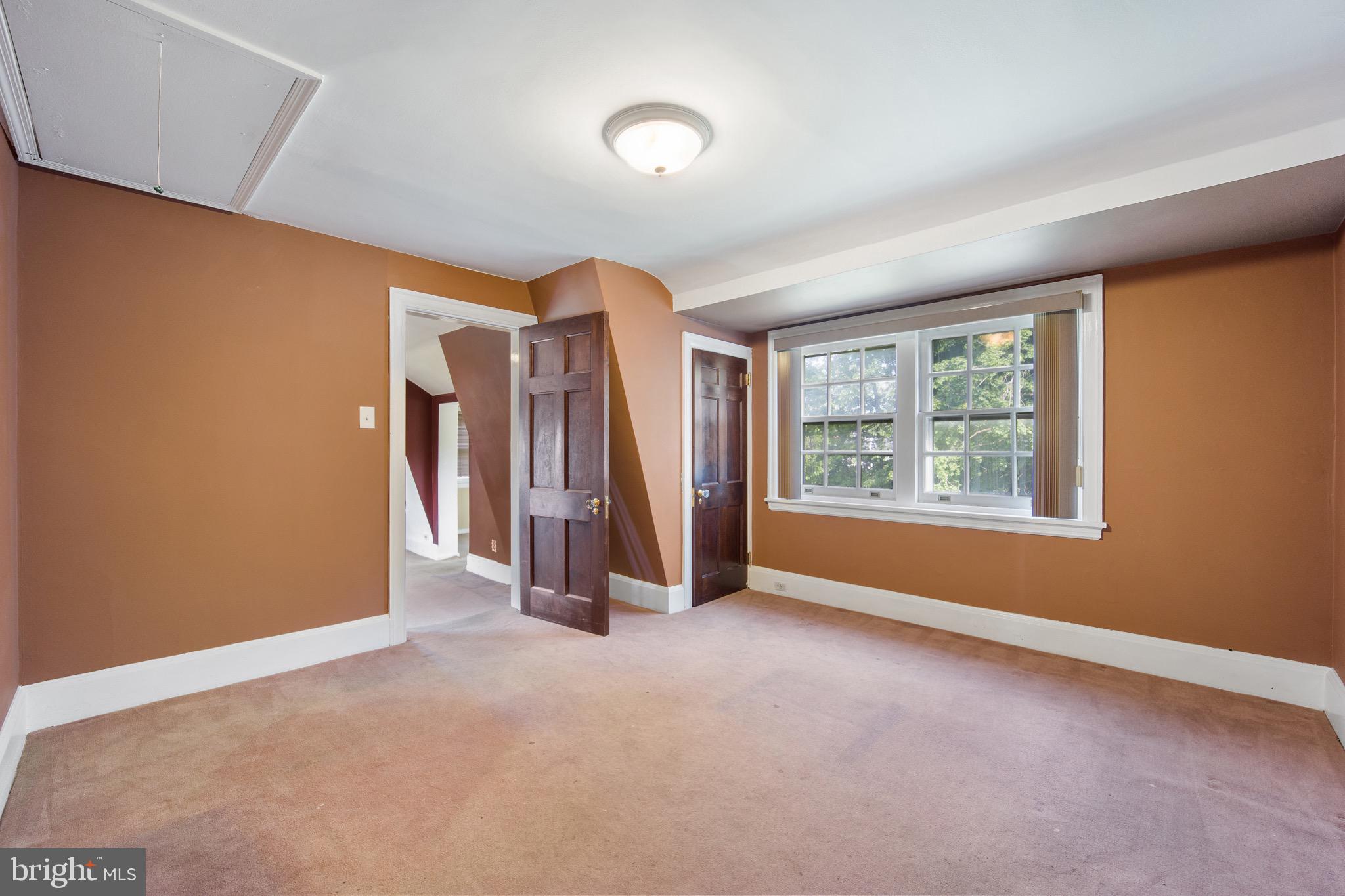 119 W Chester Pike