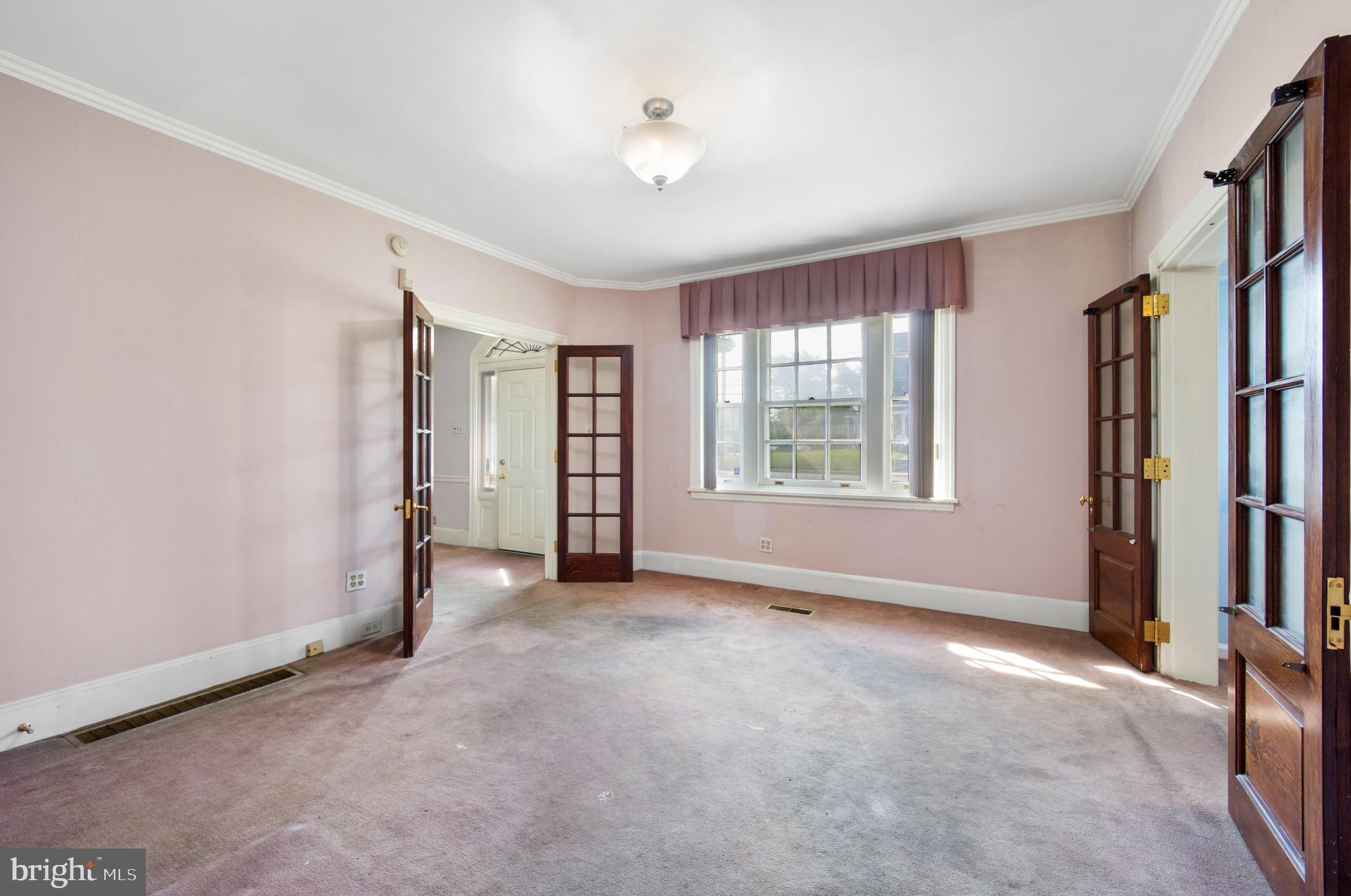 119 W Chester Pike