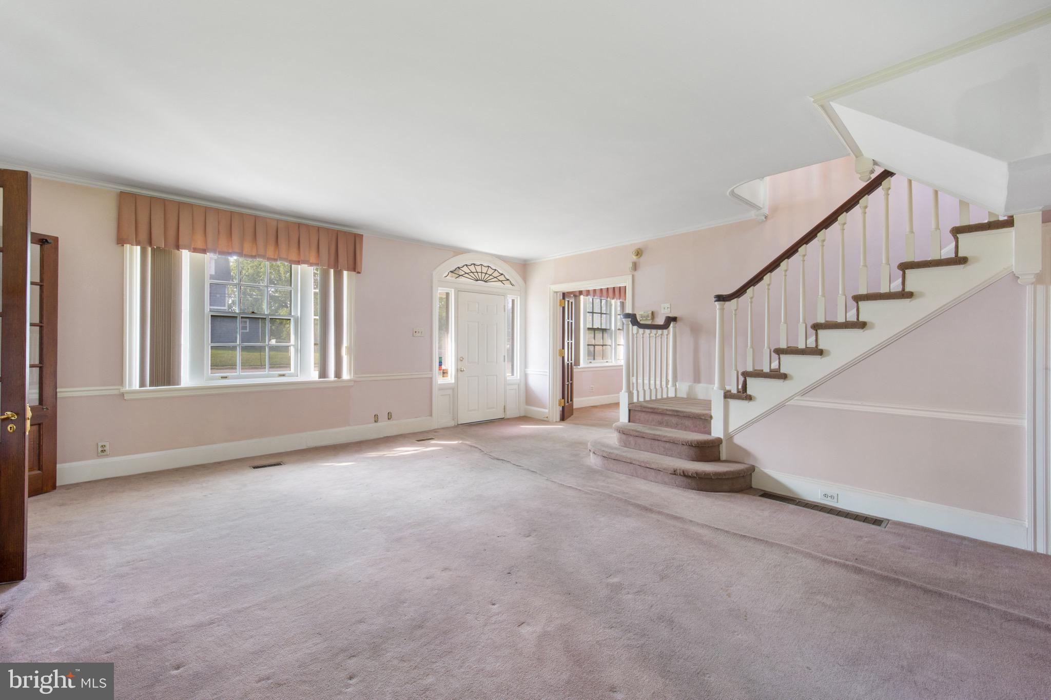 119 W Chester Pike