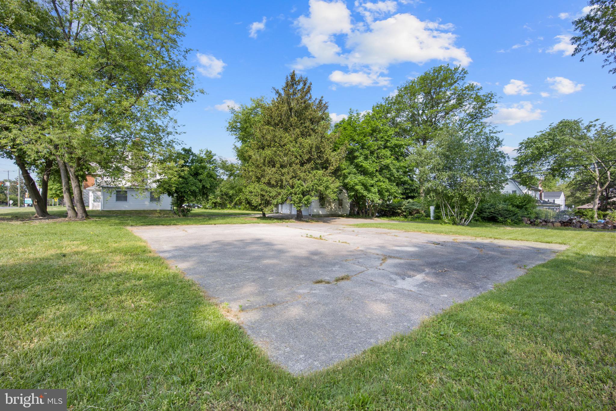 119 W Chester Pike