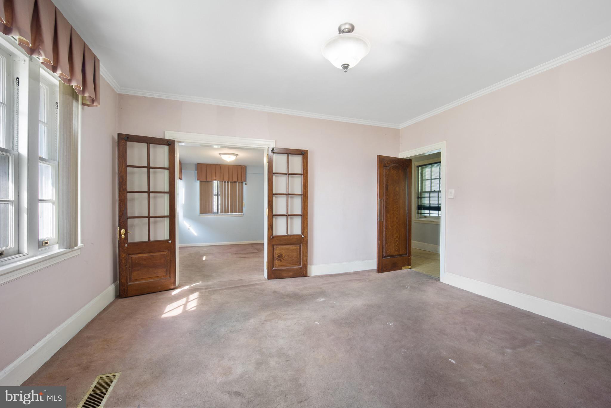 119 W Chester Pike