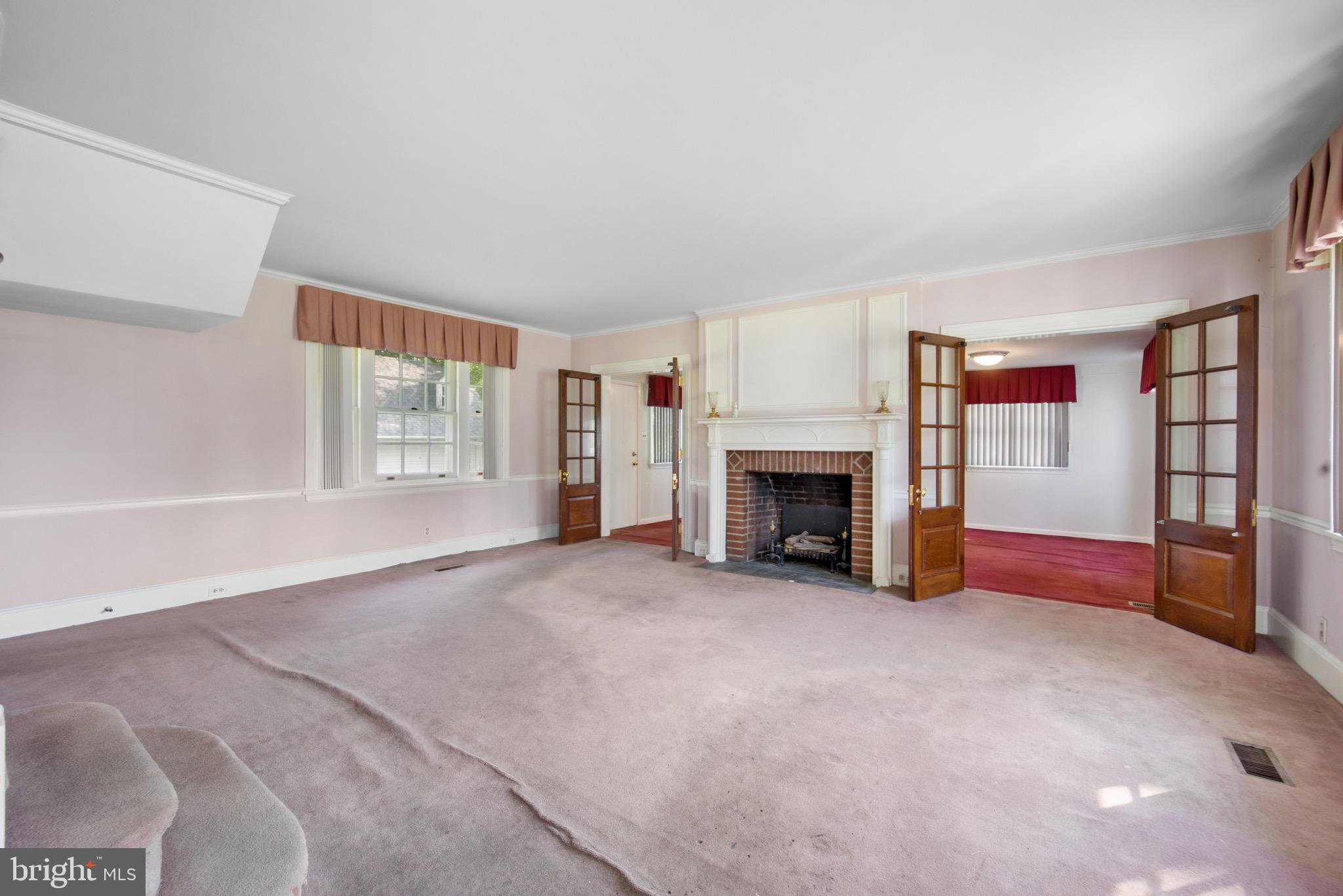 119 W Chester Pike
