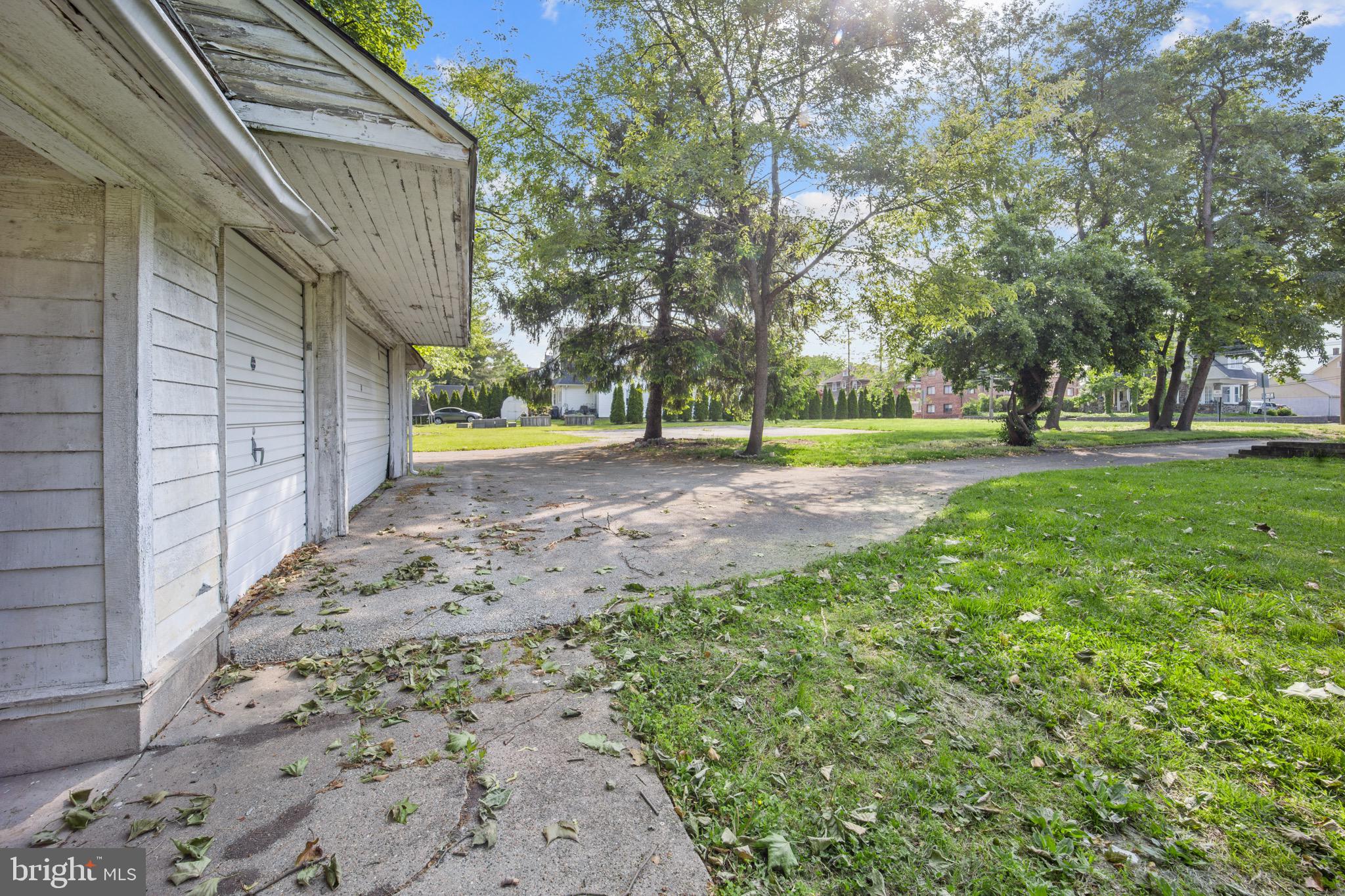 119 W Chester Pike