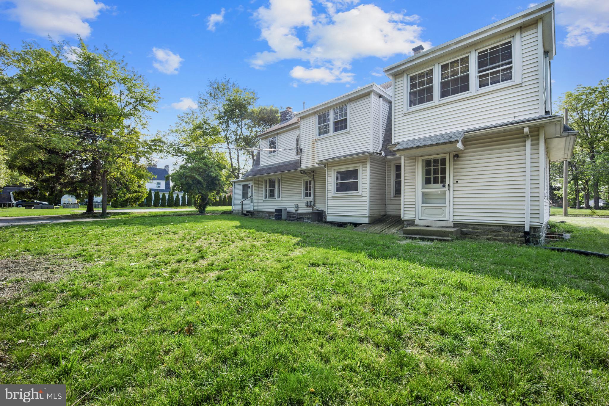 119 W Chester Pike
