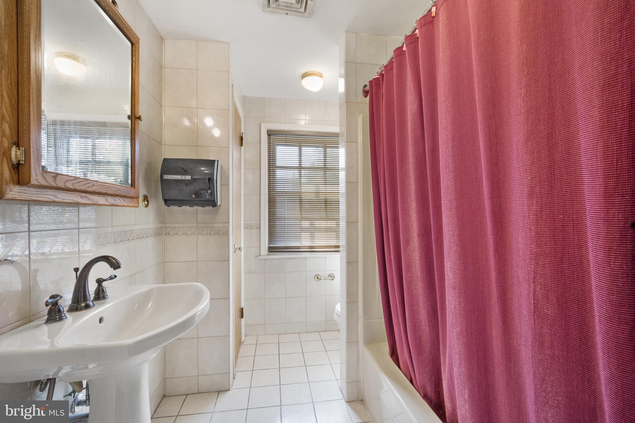 119 W Chester Pike