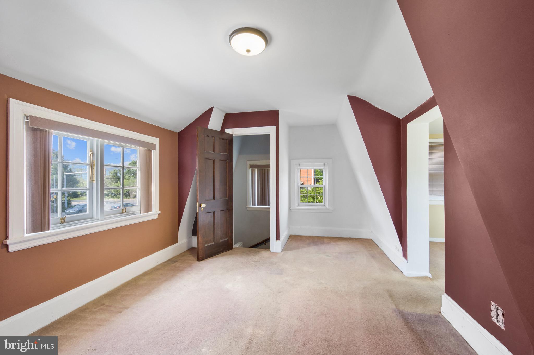 119 W Chester Pike