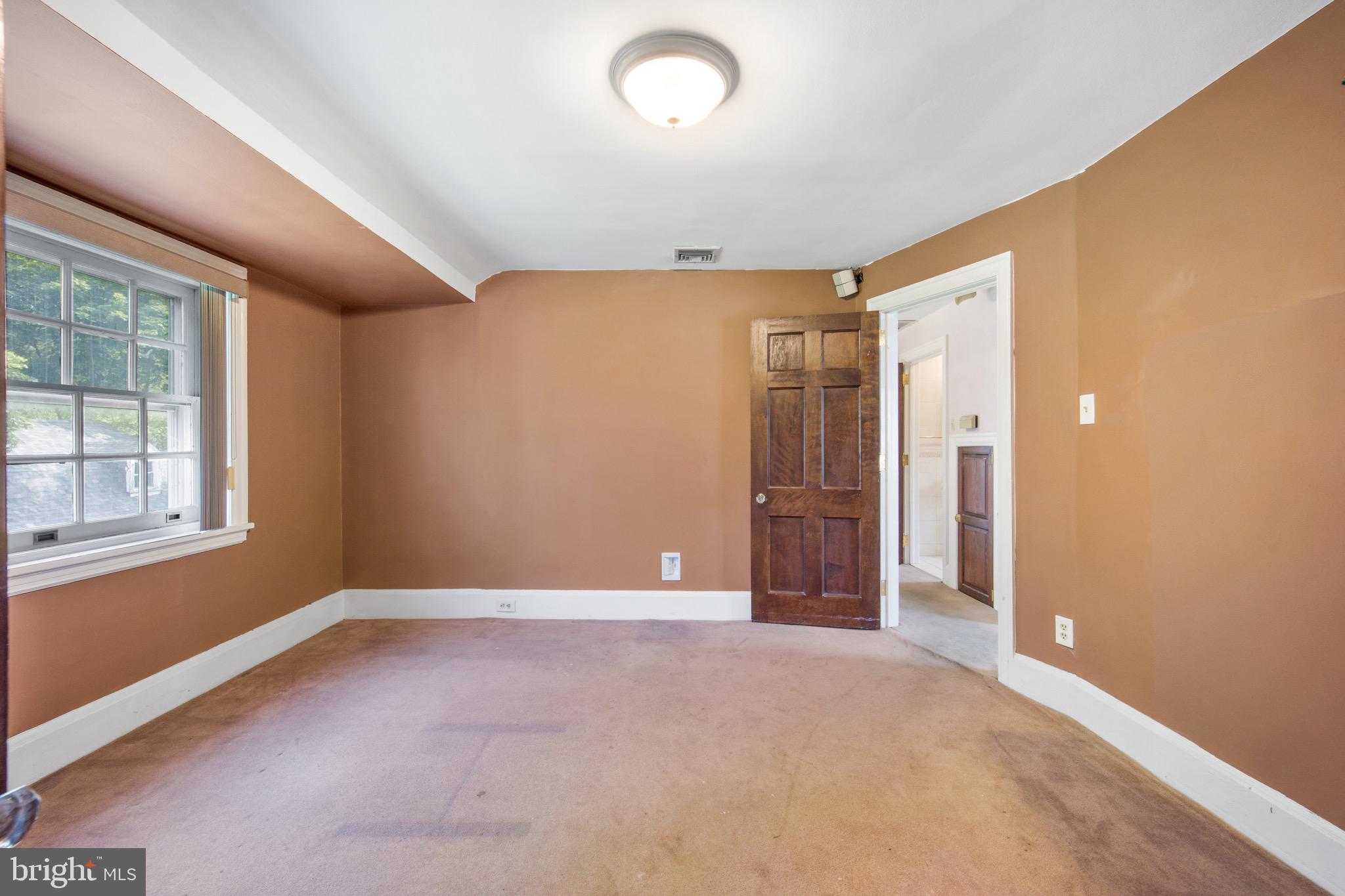 119 W Chester Pike