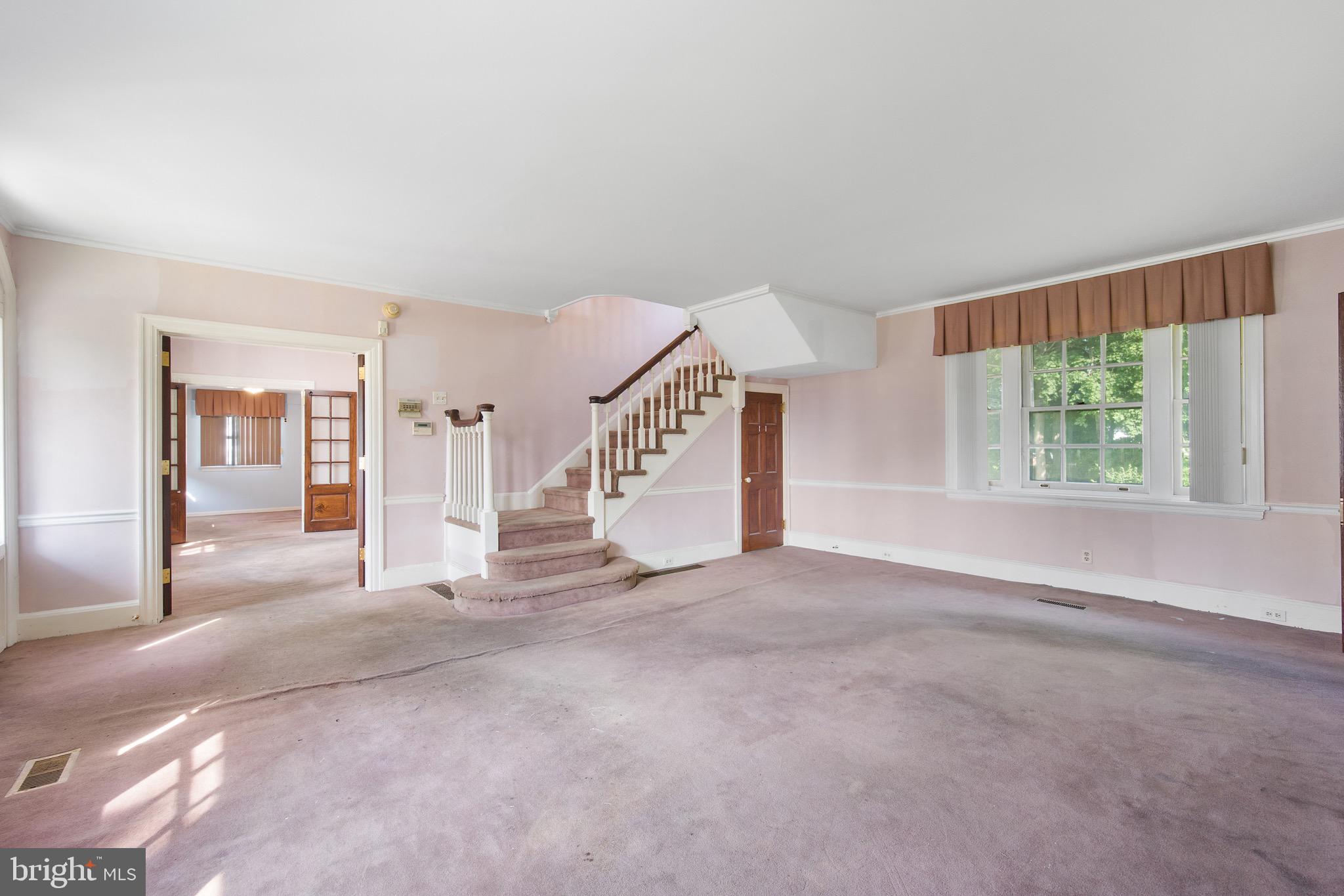 119 W Chester Pike
