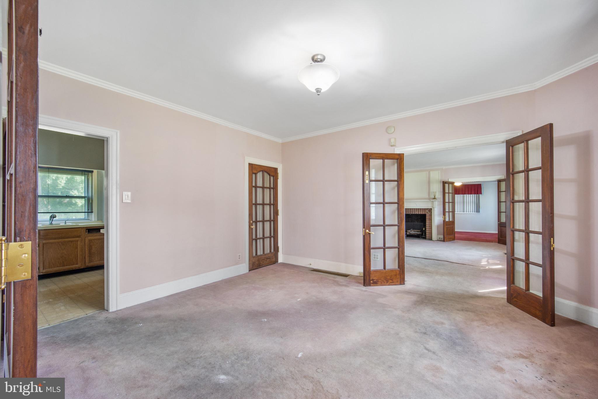 119 W Chester Pike