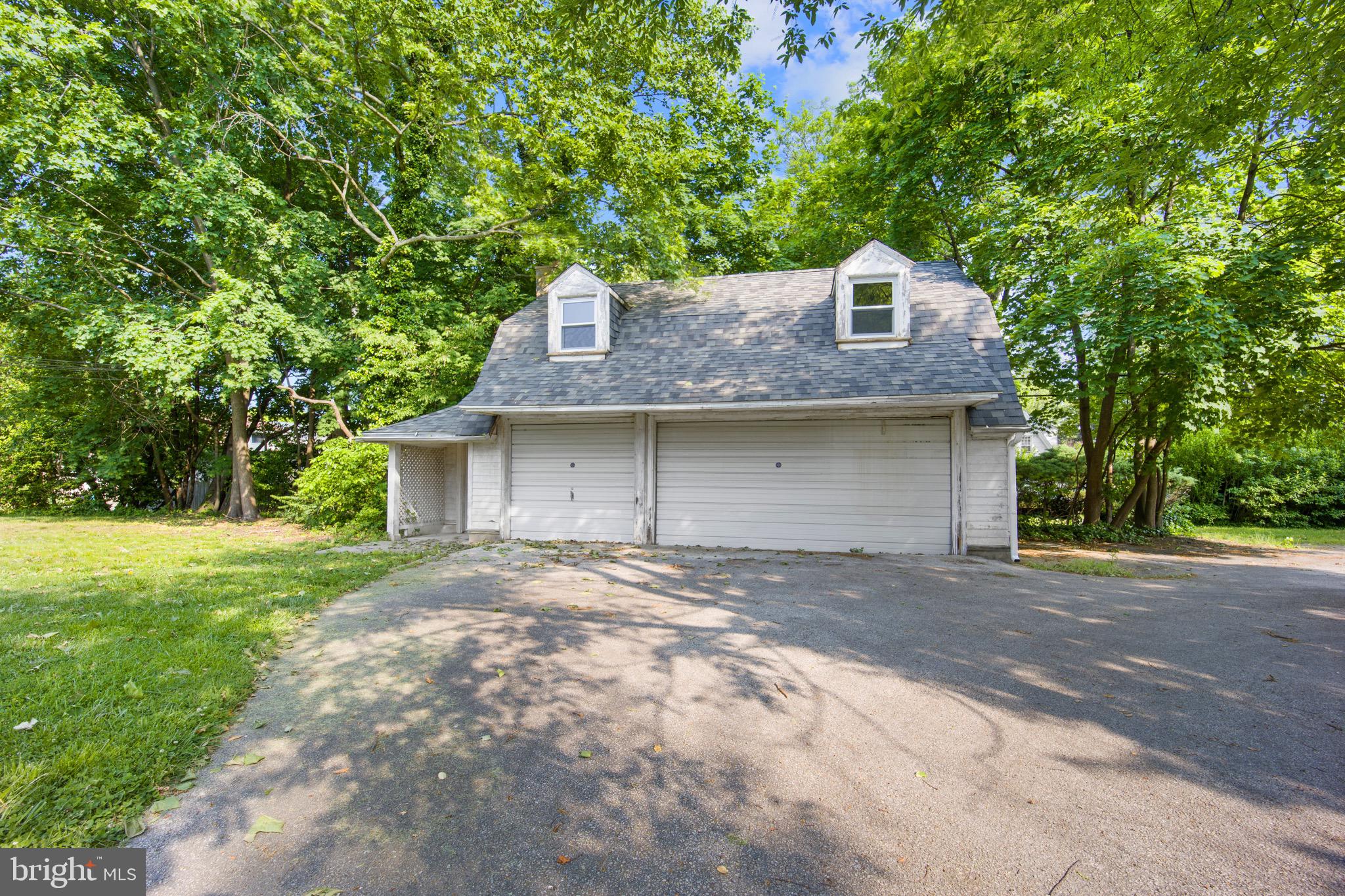 119 W Chester Pike