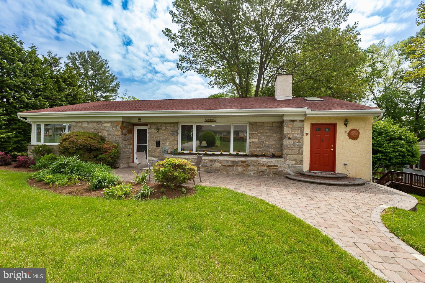 15 Mather Ave