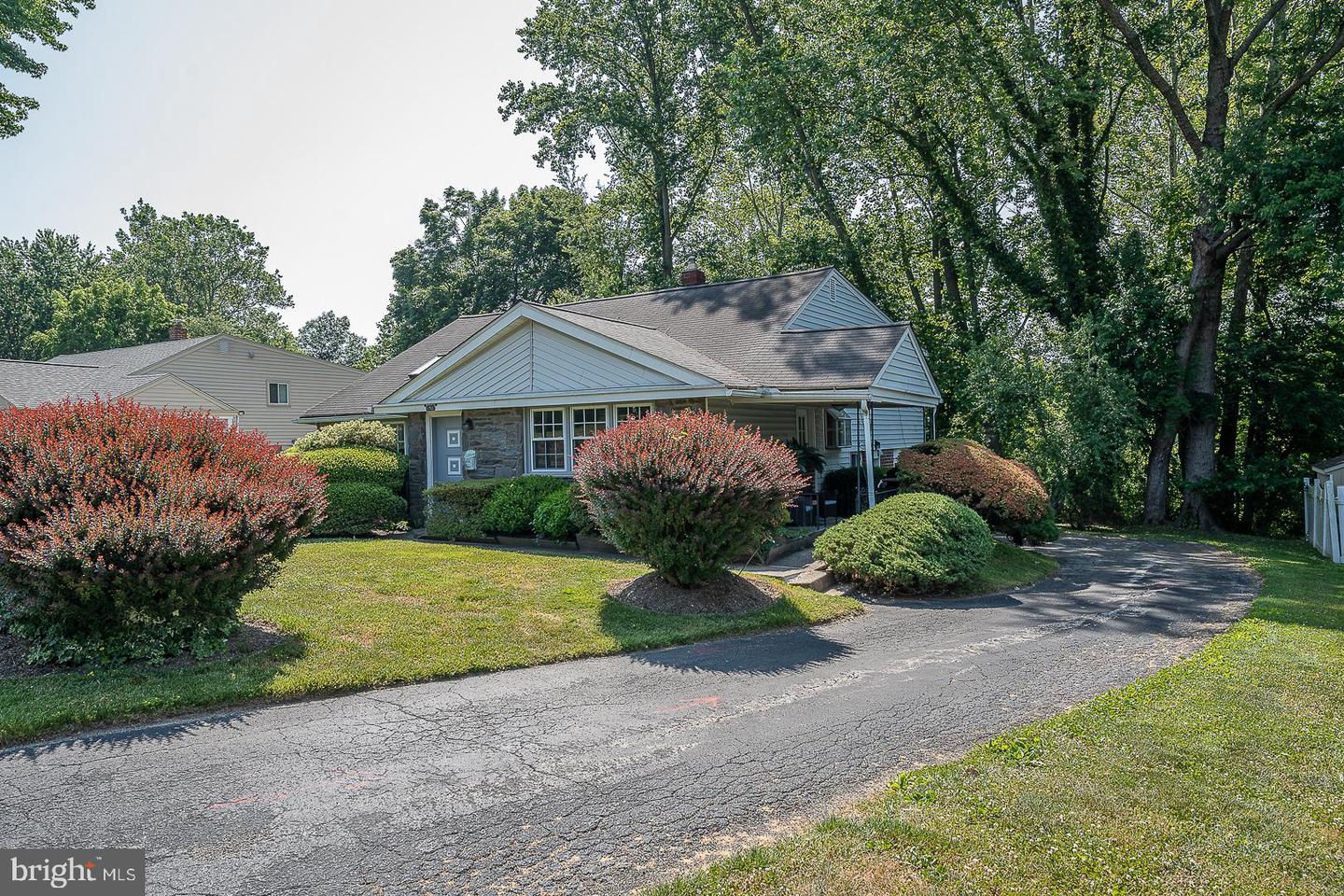 1752 Josie Ln
