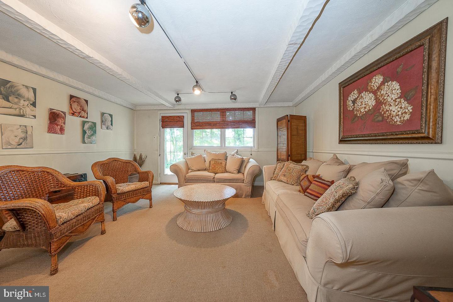 1752 Josie Ln