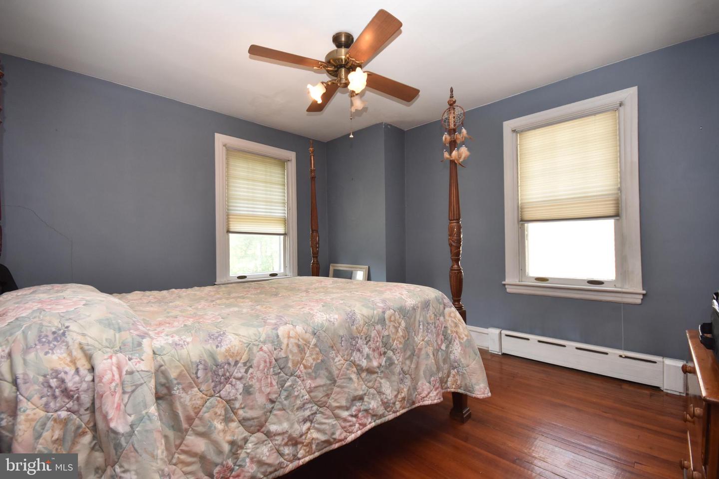 22 E Greenwood Ave