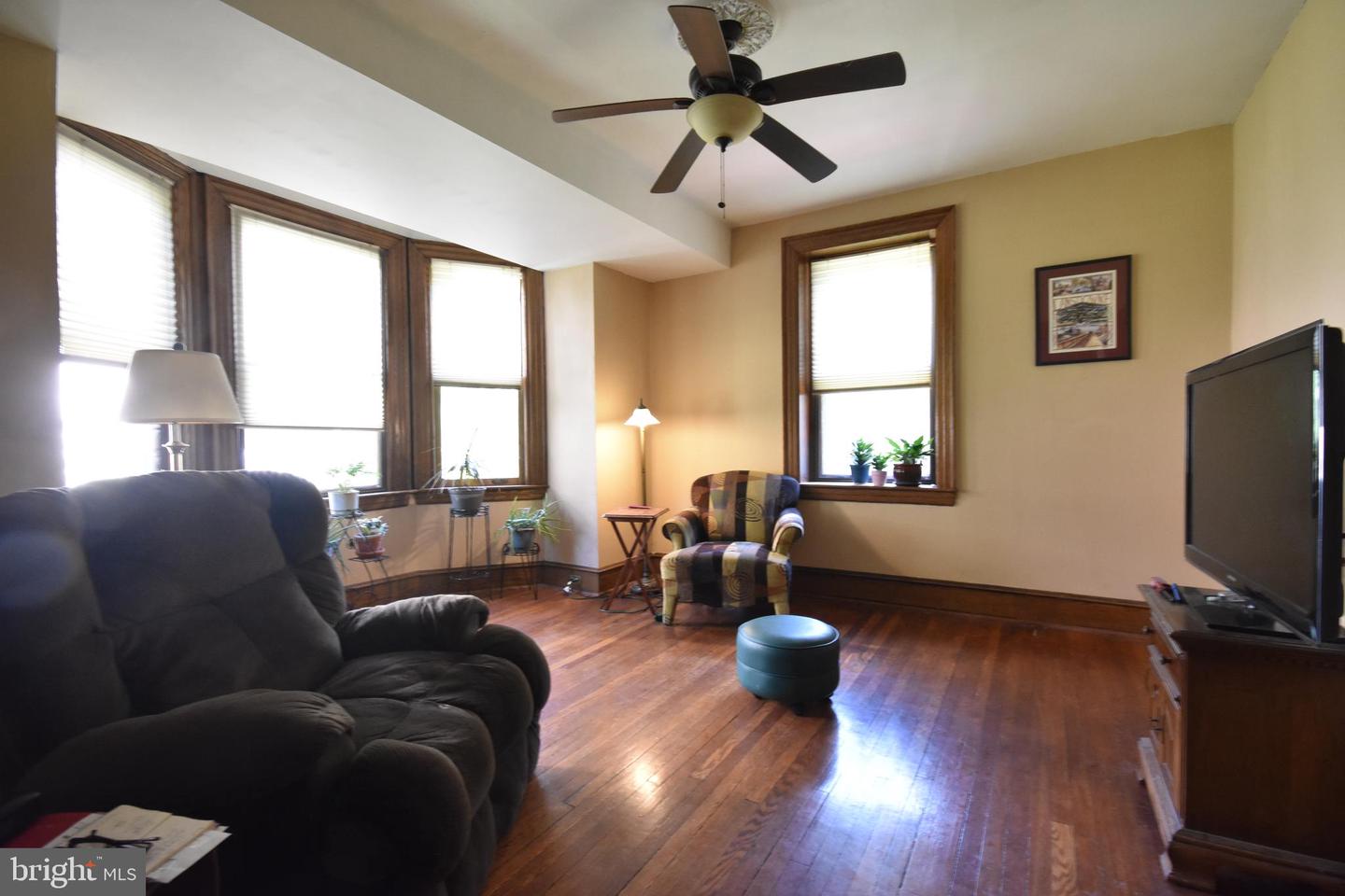 22 E Greenwood Ave