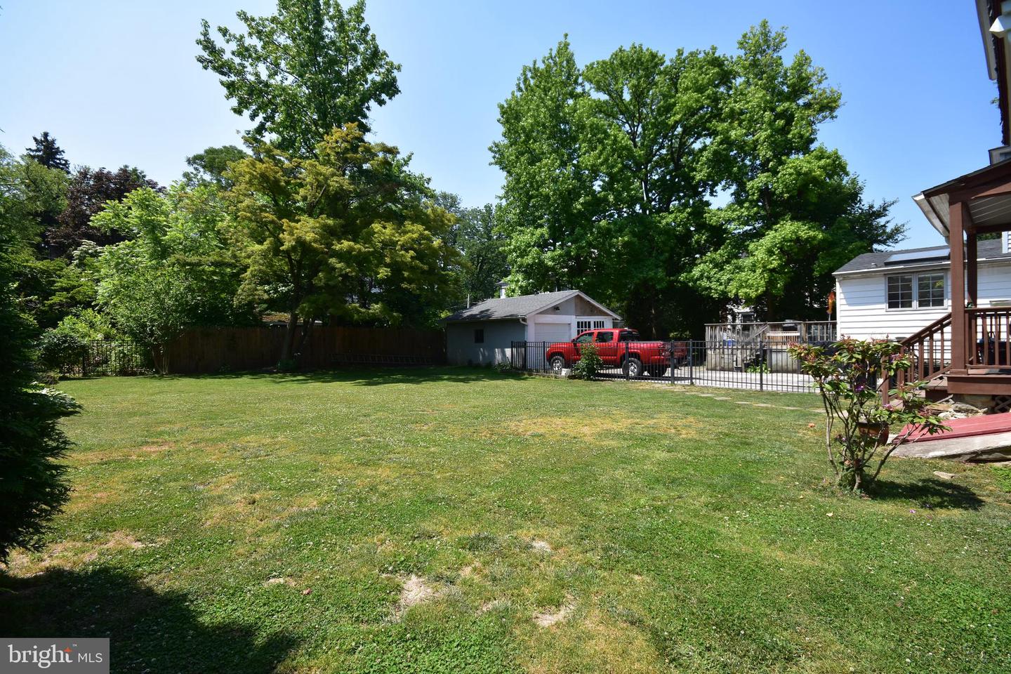 22 E Greenwood Ave