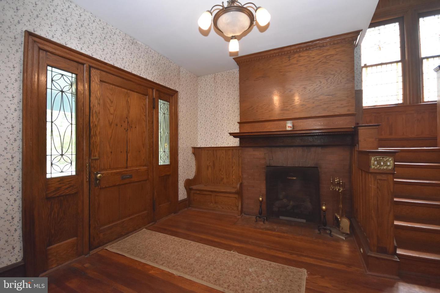 22 E Greenwood Ave