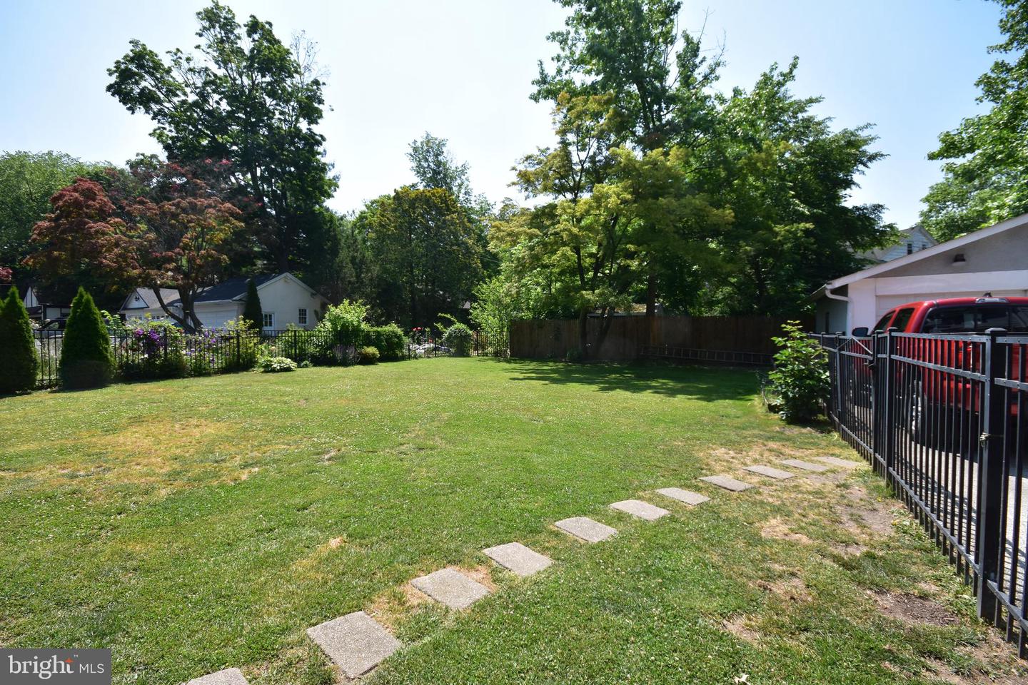 22 E Greenwood Ave