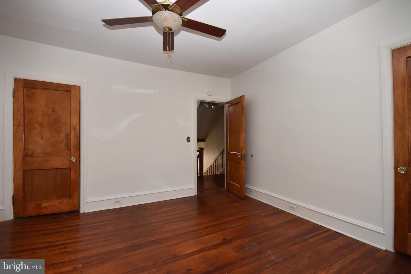 22 E Greenwood Ave