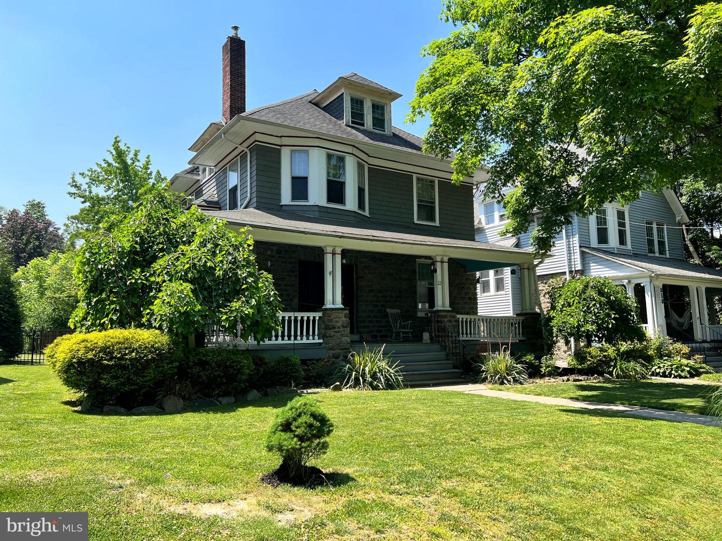 22 E Greenwood Ave