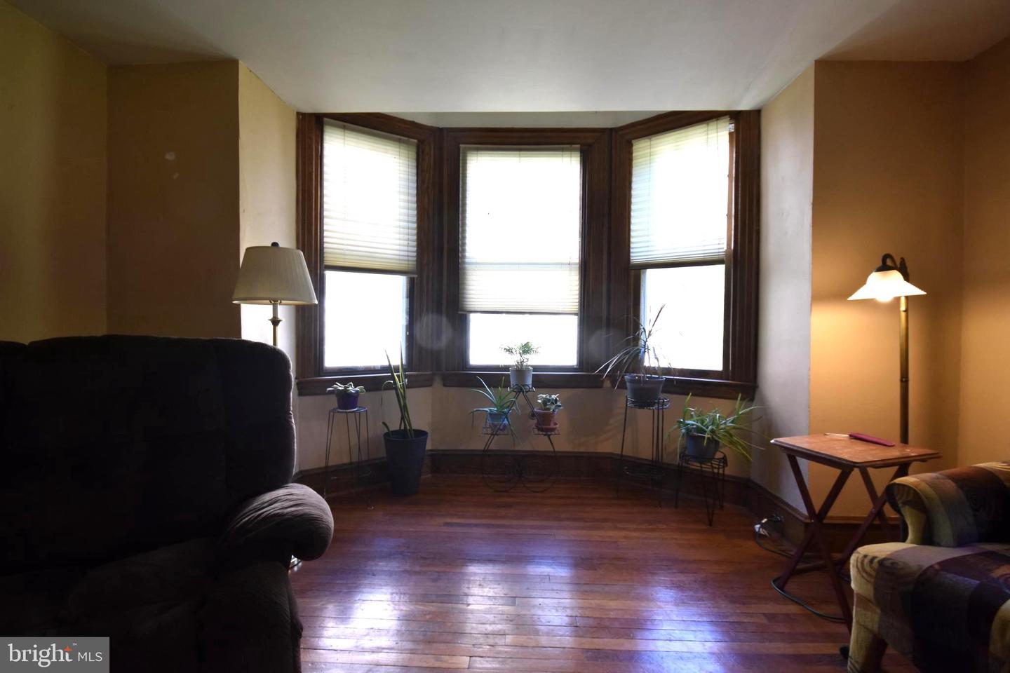 22 E Greenwood Ave