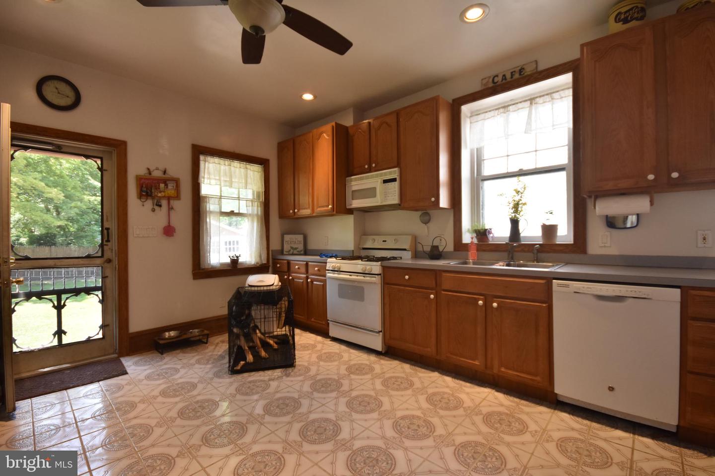 22 E Greenwood Ave
