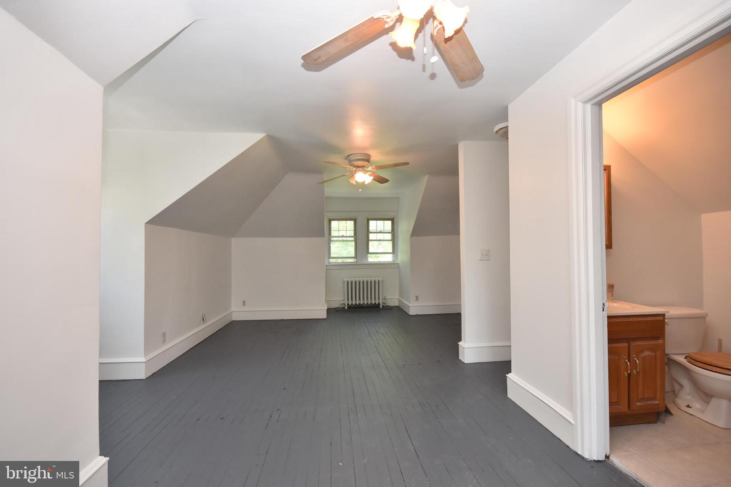 22 E Greenwood Ave