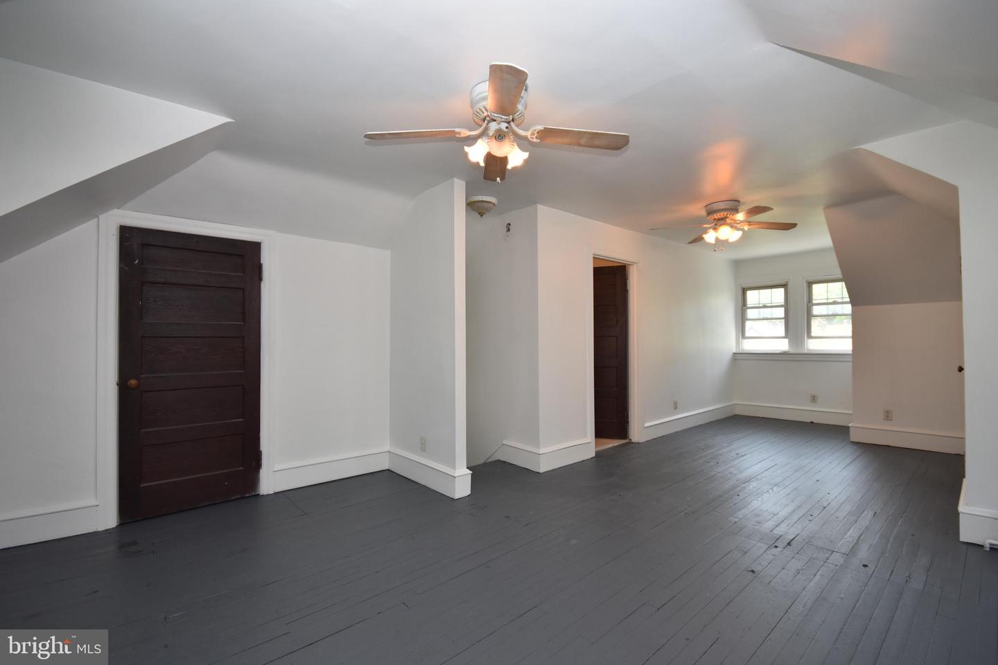 22 E Greenwood Ave