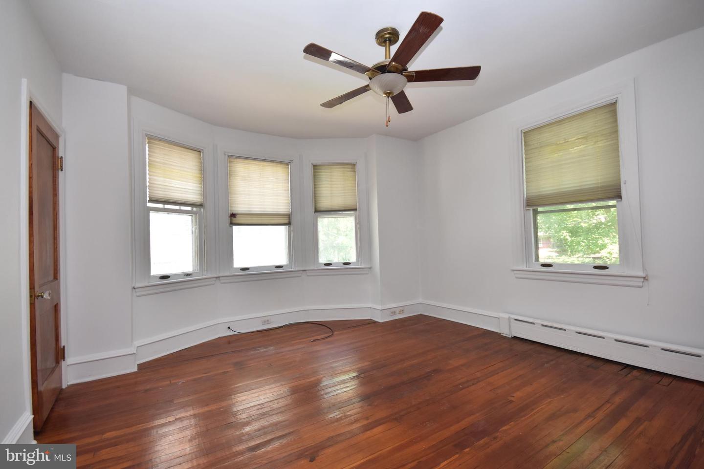 22 E Greenwood Ave