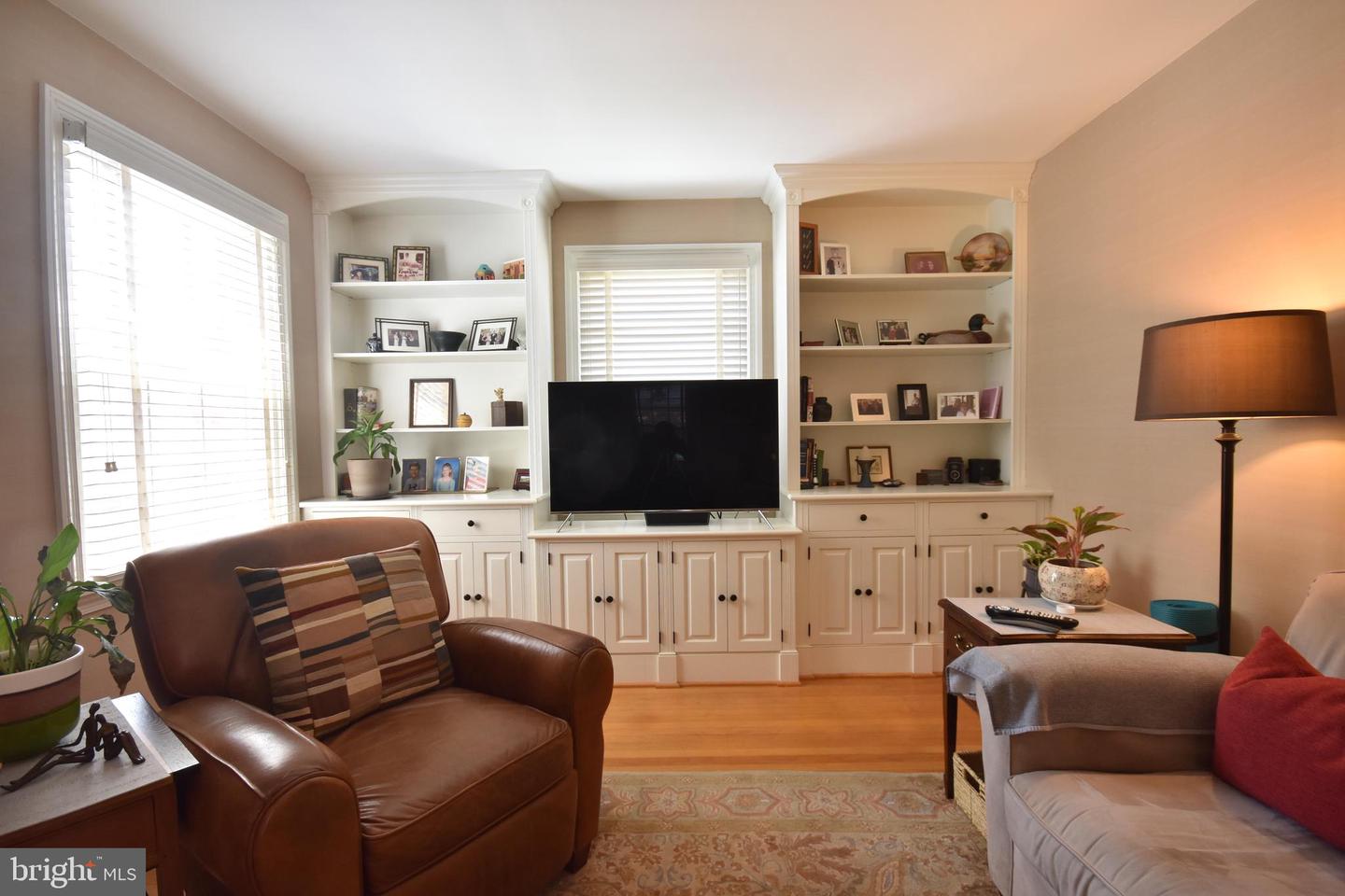 145 W Plumstead Ave
