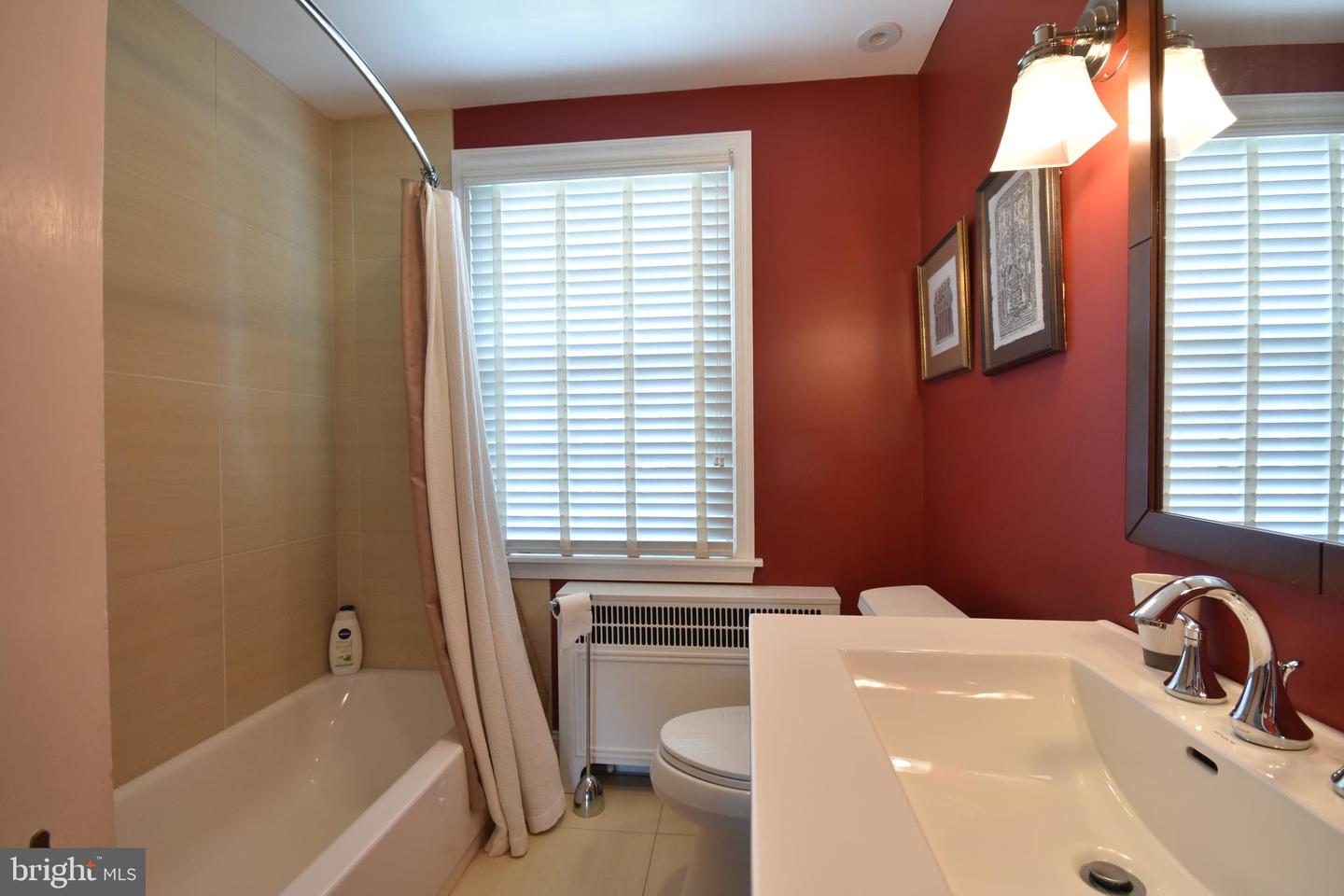 145 W Plumstead Ave