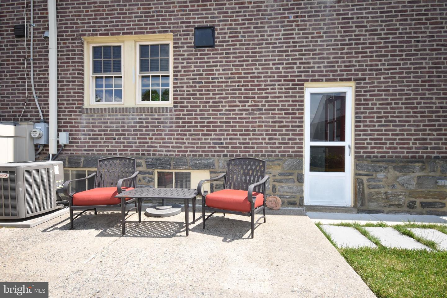 145 W Plumstead Ave
