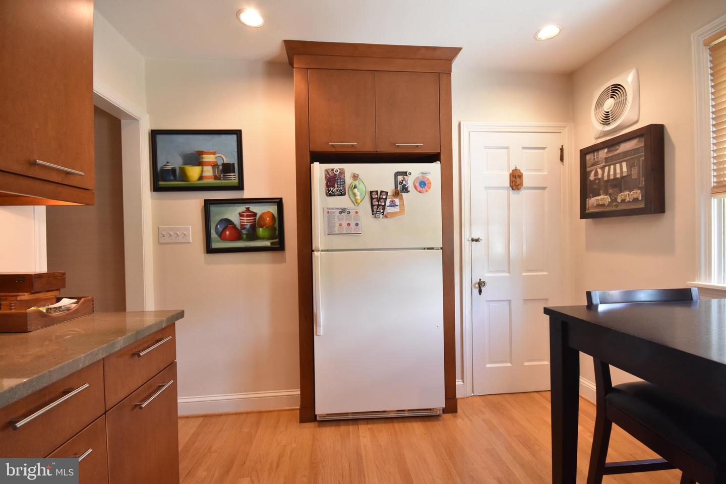 145 W Plumstead Ave