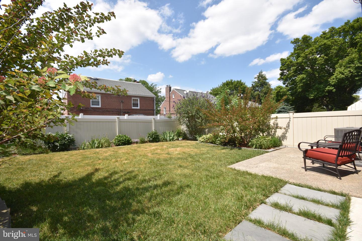 145 W Plumstead Ave